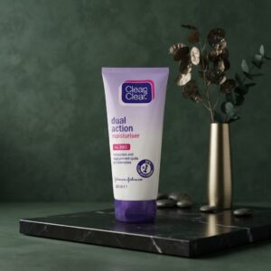Clean And Clear Dual Action Moisturizer 100ml Oil Free Spot Fighting Formula Hydrating Daily Skincare For Smooth Clear Skin