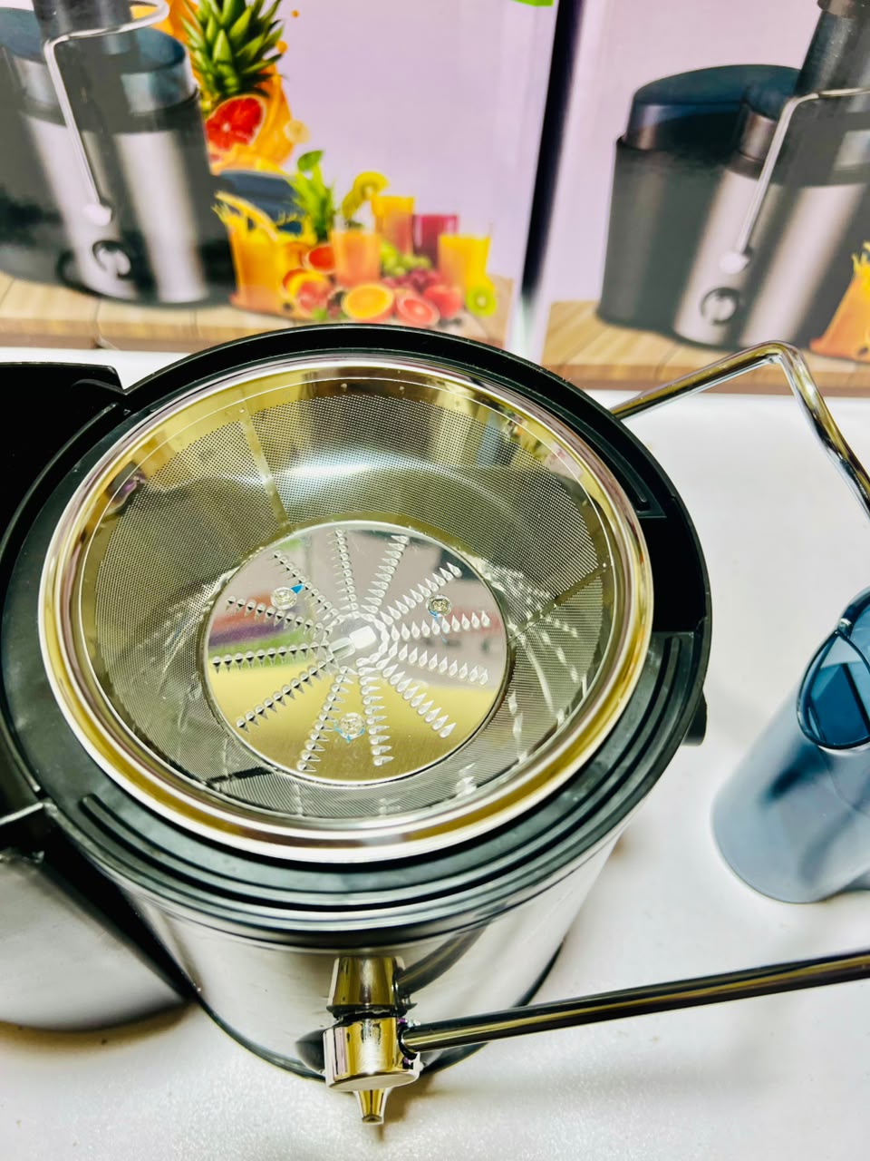 Silver Crest Fruit Juicer With Two Speed Settings I And II For Efficient Juicing Of Various Fruits And Durable Daily Home Use Design - Image 8