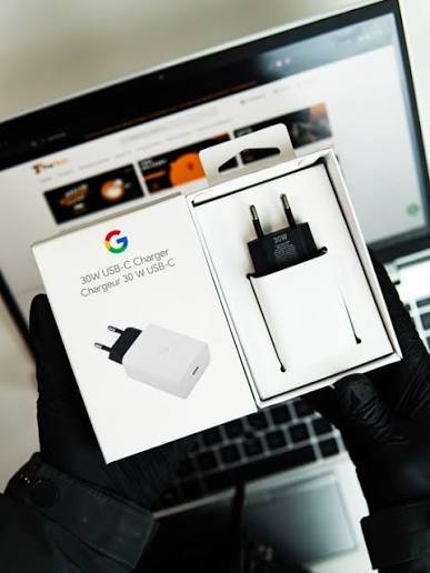 Google Original 30W USB-C PD Fast Charger with USB-C to USB-C Cable for Pixel 6, 6 Pro, 7, 7 Pro, 8, 8 Pro, Pixel Fold & USB-C Devices - Image 3