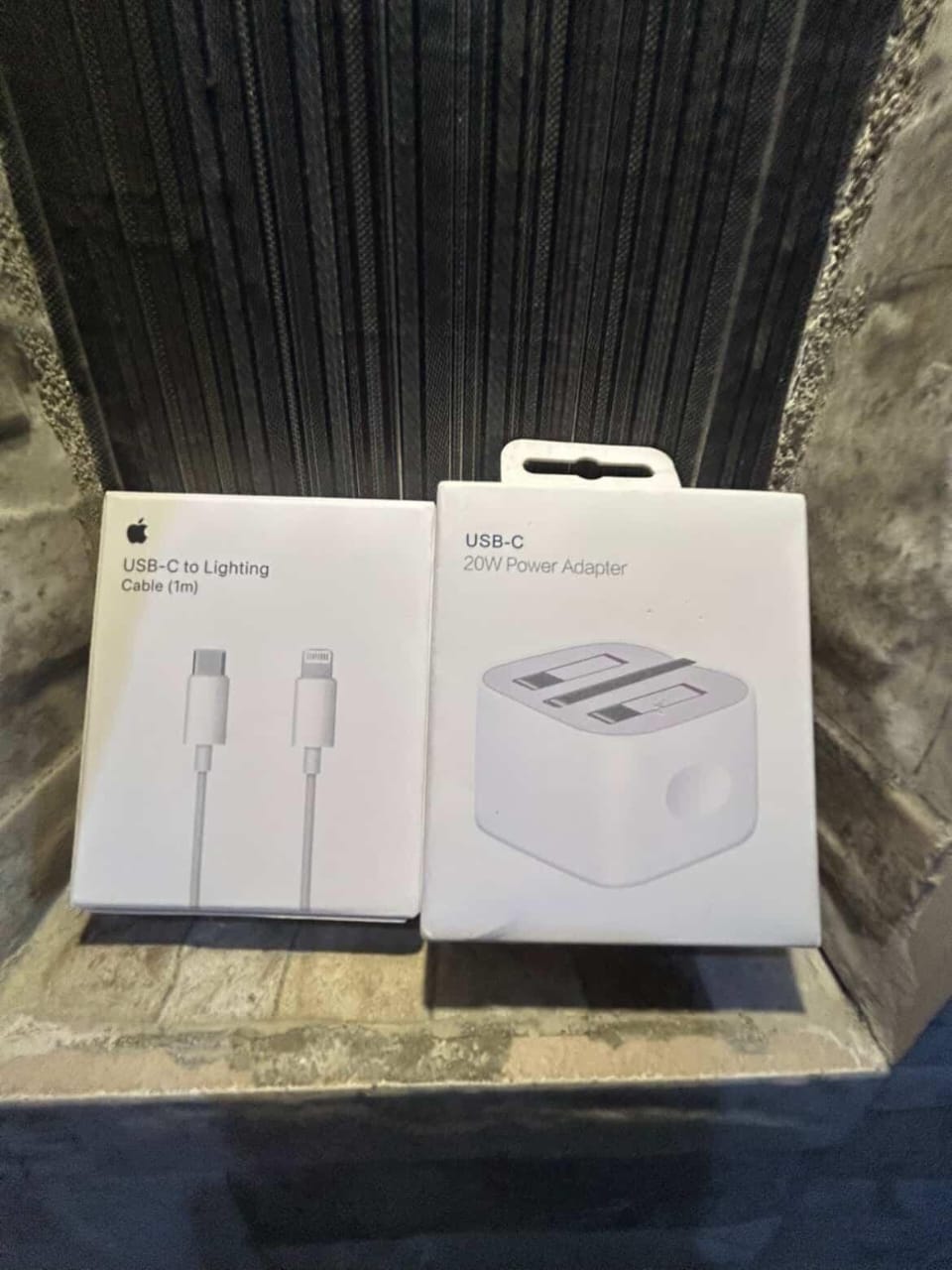 20W USB-C Power Adapter + USB-C to Lightning Fast Charging Cable (1m) Set - Image 6