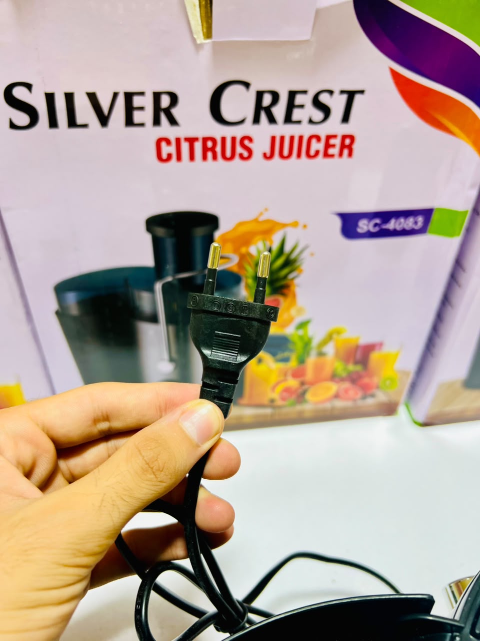 Silver Crest Fruit Juicer With Two Speed Settings I And II For Efficient Juicing Of Various Fruits And Durable Daily Home Use Design - Image 3
